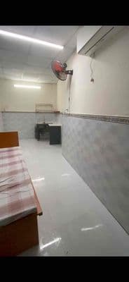 Cho thuê phòng trọ Tầng triệt có lối đi riêng Dt 25m có vs biếp máy l