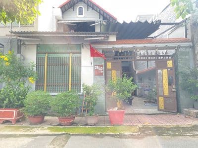 Bán nhà sân vườn gần chợ bà điểm, mt đường 10m