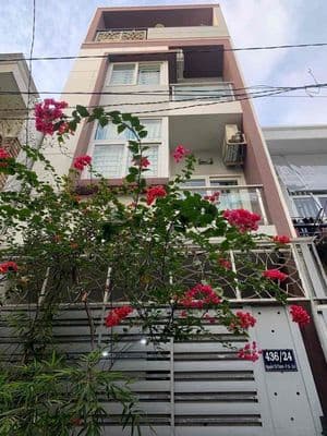Cho thuê nguyên căn nhà Nguyễn Tất Thành, Q4