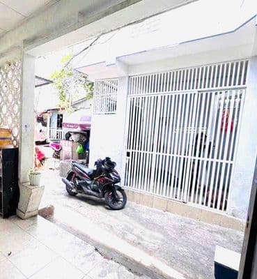 Ngang bề thế gần 6 mét dài gần 10 -nếu muốn có thể xây chia làm 2