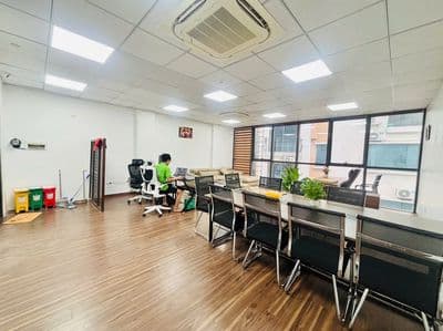 Cho thuê văn phòng tại đường Nguyên Hồng sàn 50m2 cực đẹp hiếm có.