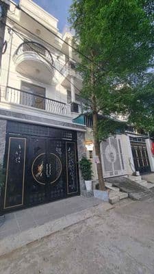 Nhà đẹp 2lầu 4pn sẵn máy lạnh đường oto gần chợ long trường q9