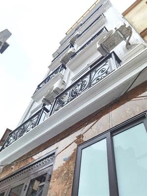 Nhà phố định công hạ, 36m2, xây 7 tầng, thang máy, ngõ 3 gác, hơn 8 tỷ