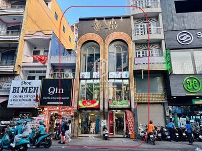 Shop thời trang MT 179 Nguyễn Trãi, Q5. Dt: 6x22m, Kc: trệt 3 lầu