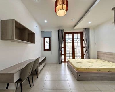 Căn Hộ Ban Công Full Nội Thất Gần ĐH HUFLIT, Vạn Hạnh Mall Quận 10