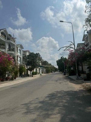 Cho thuê nguyên căn BIỆT THỰ đường Bình Lợi - Phường 13 - Bình Thạnh.