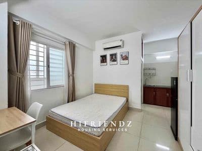 Studio full nội thất hiện đại của sổ thoáng mát