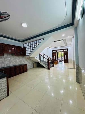 Nhà 2 tầng mặt tiền trung tâm gần Phan Đăng Lưu 12tr 3pn