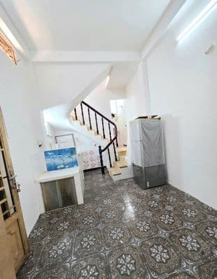 Nhà nguyên căn đường CMT8, 2PN 11tr