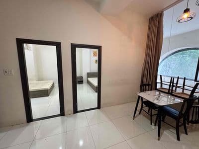 Căn hộ dịch vụ 2PN ở phố đi bộ Vạn Phúc City