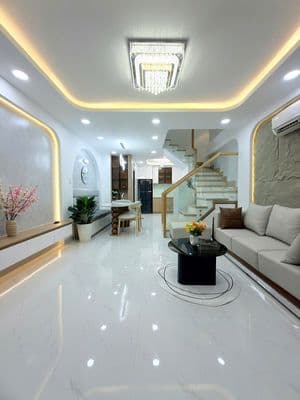 Bán nhà hẻm 3.5m, đường lê văn sỹ q3, dt: 4.1x10m, gồm 3 tầng, 7.5 tỷ