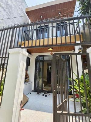 Bán rẻ nhà 2 tầng full nội thất xịn sát Nguyễn Văn Linh, gần Cầu Rồng