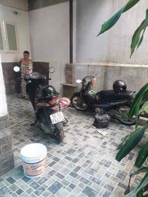 Nhà ngay đường 22 linh đông - đang sơn sửa - 2lầu 4pn đường oto