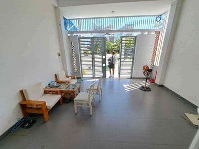 Nhà đẹp 3 tầng đối diện công viên- cách biển mân thái 400m
