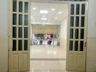 nhà mặt tiền đường đông đúc kế bên trường hoc ,chợ .kd mọi ngàn nghề