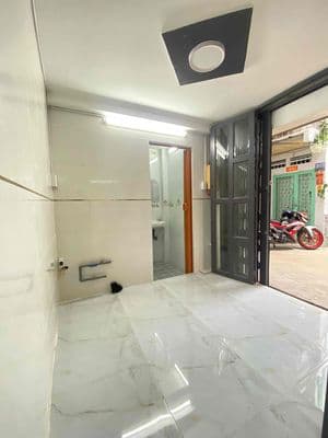 Cho thuê nhà mới đẹp Bà Hom Q6 giá 6tr trệt, lửng, lầu 2 phòng ngủ,2wc