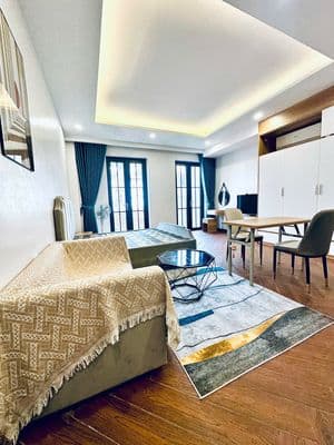Cho thuê căn hộ 50m2 ô tô đỗ cửa Ngọc Lâm thông Nguyễn Văn Cừ