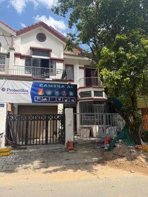 nhà nguyên căn-vị trí trung tâm- Giá Hợp lý