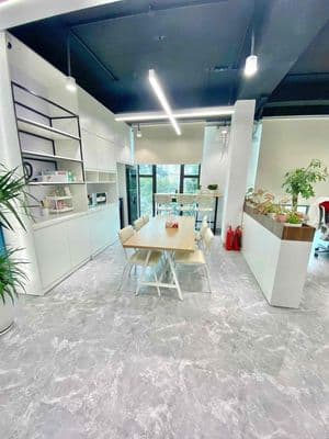 Cho thuê văn phòng tại Hoàng Cầu 160m2 giá chỉ 30t view full kính