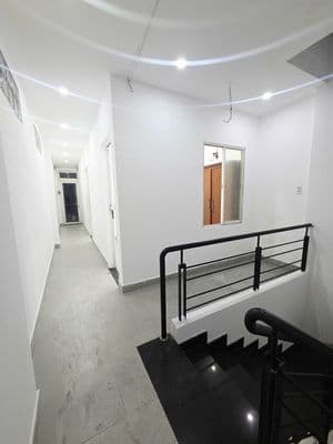 Cho thuê căn mt kênh tân hoá : 4 x 17 m đúc 2,5 lầu : 3 pn , 2 wc
