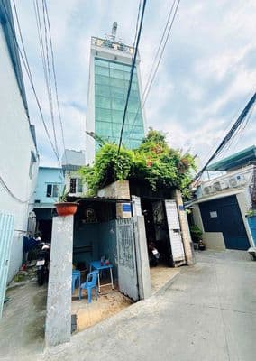 nhà góc 2 mặt tiền . 5 tầng hoàn công . hẻm xe hơi
