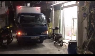 Cần bán nhà ngay chợ, đường Bùi Văn Ngữ