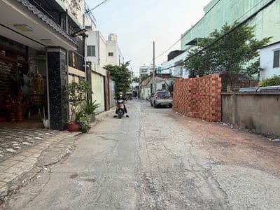Nhà đẹp làm kho cty - ngang 10m - đường xe hơi