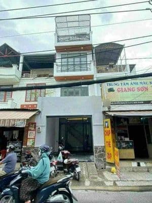 Cho thuê nhà mặt tiền Nguyễn Văn Khối (Phường 11).