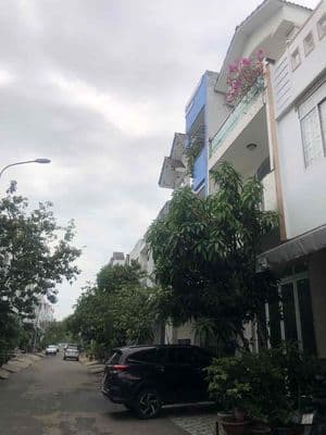 Nhà 1 trệt 2 lầu mặt tiền ô tô đậu trước nha ngay trung tâm tp Cần Thơ