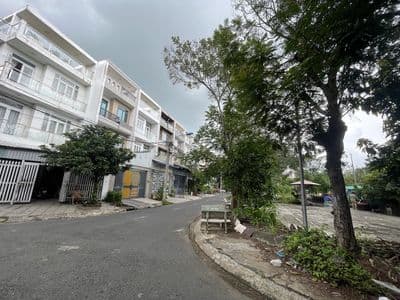 4,3 tỷ Nền 100 m2 ( 5x20m) Đối diện công viên thoát mát tại Phú Lợi Q8
