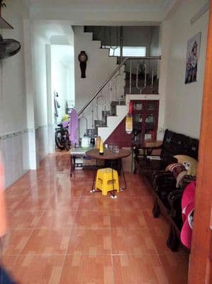 Cho thuê nhà 1 lầu 1 trệt 60m2, 2PN, 2wc đông hoà. 5tr