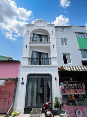Quận 1- 3 Tầng Cho Thuê Đầy đủ nội thất , Xe Hơi đậu cửa