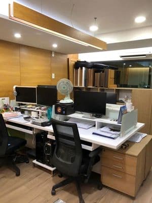 Cho thuê nhà đẹp full nội thất văn phòng 5 tầng_mặt tiền nguyễn kiệm