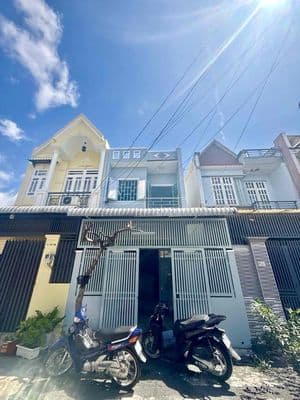 Nhà hẻm xe hơi gần chợ Xuân Thới Thượng shr