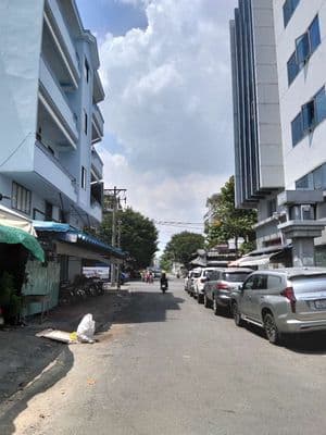 Nhà 4 tầng đường Tạ Quang Bửu - 41m2 - giá 6.2 tỷ - hẻm xe ba gác