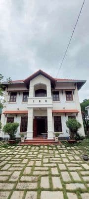 Biệt thự sân vườn gần ngã tư bình phước