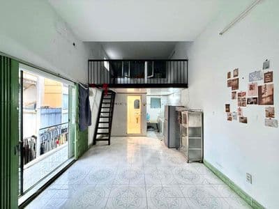 Chung Cư Cũ_ 2 Không Gian Ngủ 40m2 Balcon Thoáng Ngay Chợ Bàn Cờ Q3