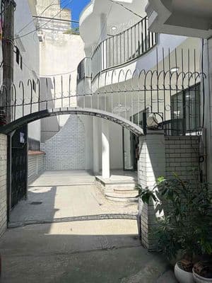 Cho thuê nhà Lam Sơn Tân Bình | 8x16m | Có sân | Trệt lửng 1 lầu | 3PN