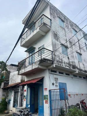 Cho thuê nhà 2 lầu giá 5.7tr