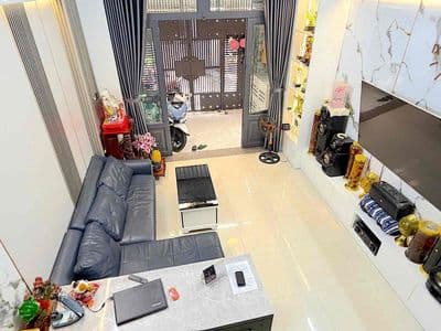 Chính Chủ - 4 Tầng - Ô Tô - 70m2 - Ngay Emart - Chỉ 7.65 T.ỉ