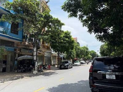 Cho thuê nhà mặt tiền ngang 12m 44 Phan Bá Phiến, P. Bảy Hiền
