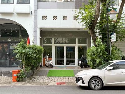Mặt bằng trệt và lửng nhà phố đường lê văn thiêm, phú mỹ hưng giá rẻ