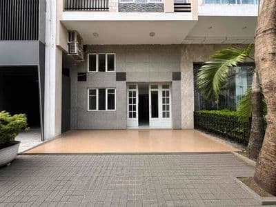 Cho thuê mbkd gồm sân trước + sảnh trước + sàn sau hưng gia, pmh q7