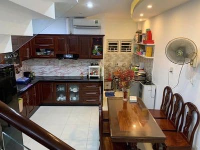 Cho thuê nhà nguyên căn Nguyễn Tất Thành Q4 - 4PN 4WC - Gần Q1 - 20tr