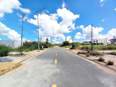 Nhà nguyên căn giá mềm kdc tân phú ô tô đậu trước cửa