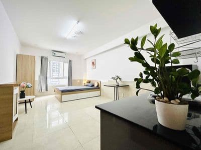 Studio cửa sổ lớn, thoáng mát hầm xe thang máy gần ngã 4 hàng xanh