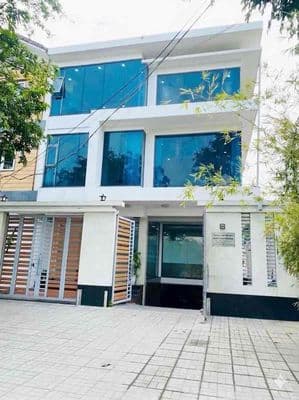 Cho thuê toà nhà văn phòng khu tên lửa - có tầng hầm và thang máy