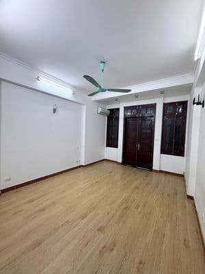 Cho thuê nhà riêng Nguyễn Phúc Lai-Đống Đa, gần Hồ Hoàng Cầu DT52mx8P