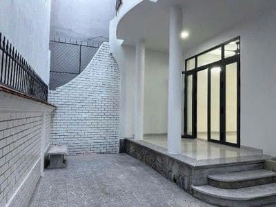 Cho thuê nhà nguyên căn Lam Sơn - Ngang 8 mét, hầm để xe. Giá chỉ 3x