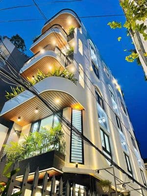 Nhà 5 tấm ở ngay - 4pn - sân thượng - hẻm xe hơi thông - tl chính chủ